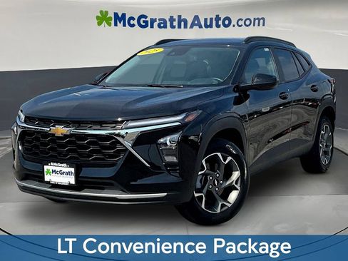 Used 2025 Chevrolet Trax LT w/ Driver Confidence Package FWD image 4