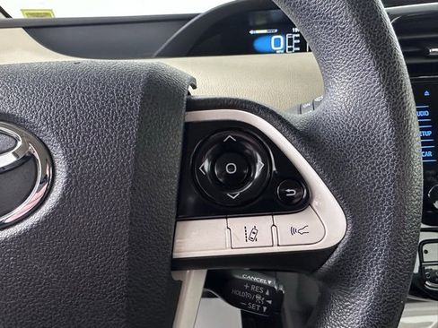 Used 2018 Toyota Prius Four image 22