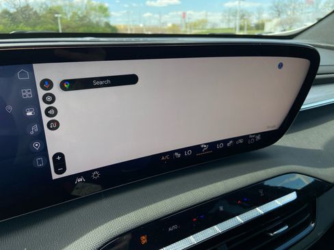 Used 2025 Buick Enclave Preferred FWD image 30