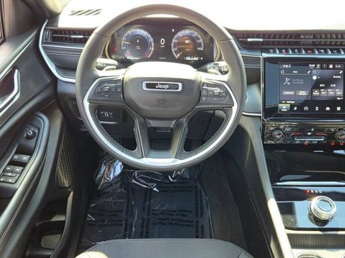 Used 2025 Jeep Grand Cherokee L Laredo w/ Luxury Tech Group I RWD image 12