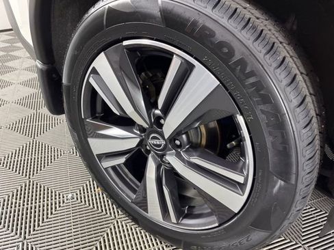 Used 2023 Nissan Rogue SL FWD image 17