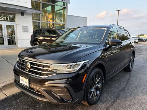 Used 2022 Volkswagen Tiguan SE AWD/4WD image 2
