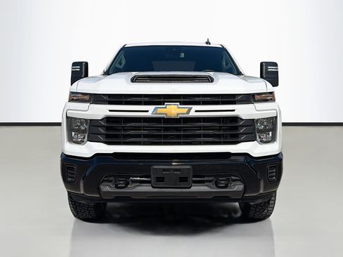 Used 2024 Chevrolet Silverado 2500 Custom w/ Custom Value Package image 8