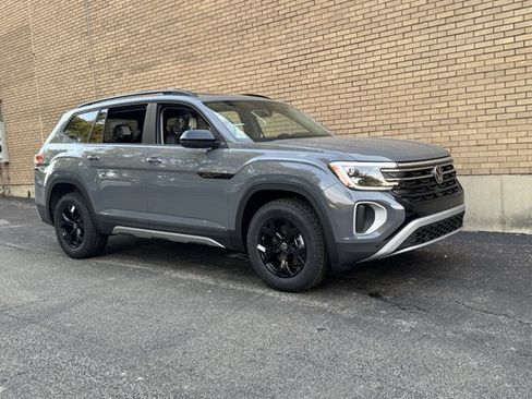 New 2026 Volkswagen Atlas Peak Edition AWD/4WD image 3