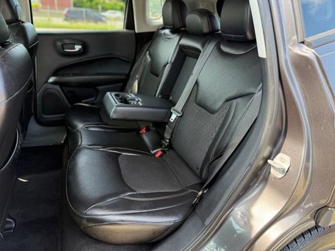 Used 2018 Jeep Compass Latitude w/ Popular Equipment Group AWD/4WD image 19