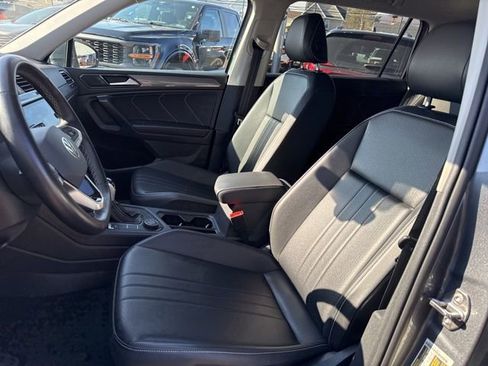 Used 2024 Volkswagen Tiguan SE image 11