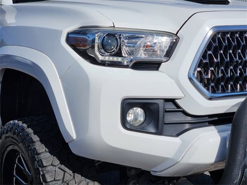 Used 2018 Toyota Tacoma TRD Sport image 6