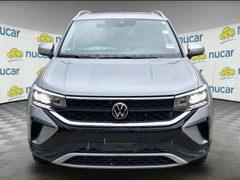 Used 2023 Volkswagen Taos SE w/ Panoramic Sunroof Package AWD/4WD image 2