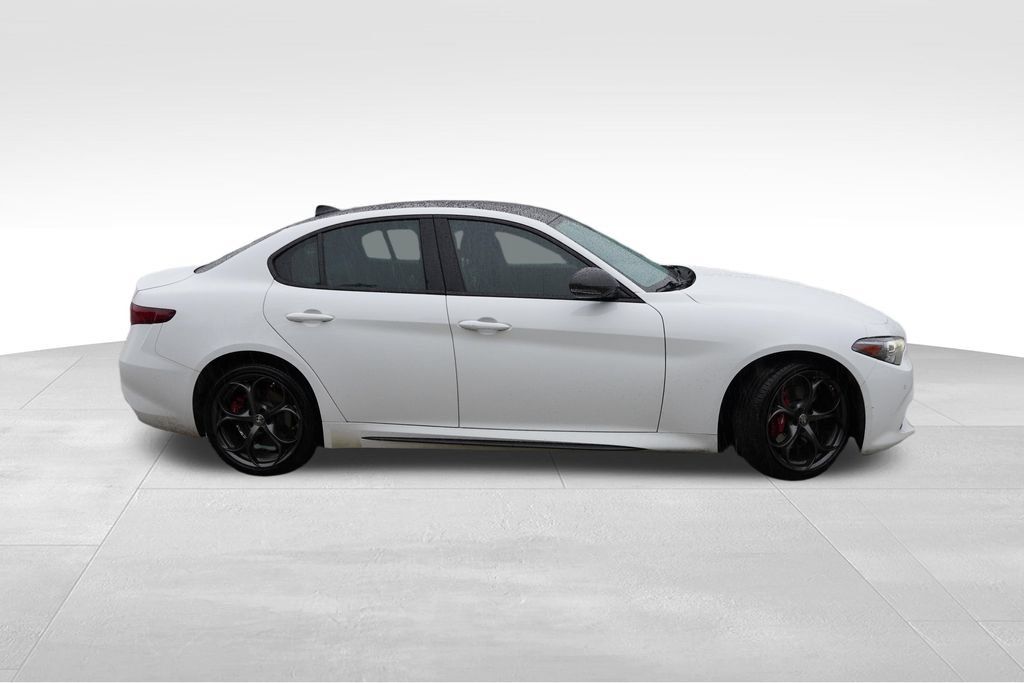 Used 2020 Alfa Romeo Giulia Ti AWD/4WD image 2
