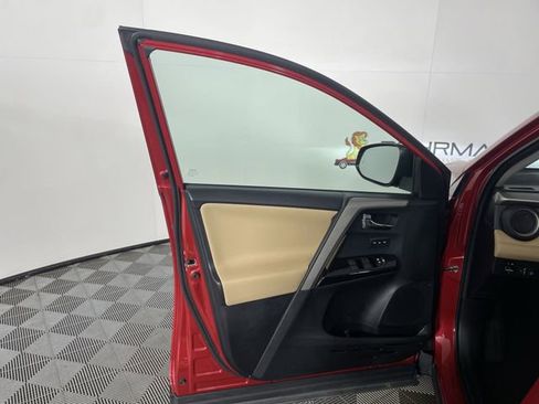 Used 2016 Toyota RAV4 Limited image 34