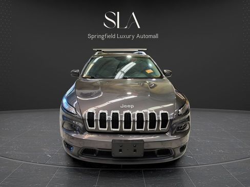 Used 2016 Jeep Cherokee Latitude w/ Cold Weather Group AWD/4WD image 2