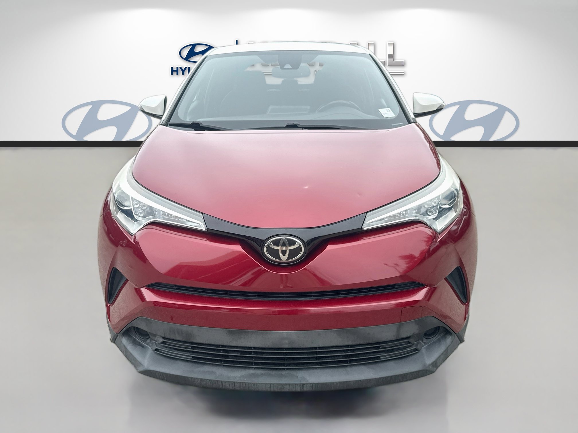 Used 2018 Toyota C-HR XLE FWD image 2