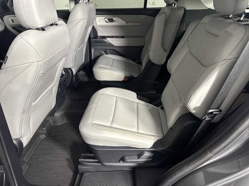 Used 2025 Ford Explorer Active w/ Active Comfort Package AWD/4WD image 23