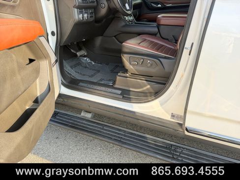 Used 2024 GMC Yukon XL Denali Ultimate AWD/4WD image 11