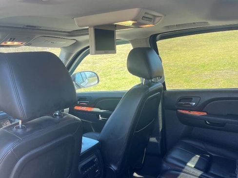 Used 2011 Chevrolet Avalanche LT image 12