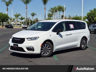Used 2024 Chrysler Pacifica Limited