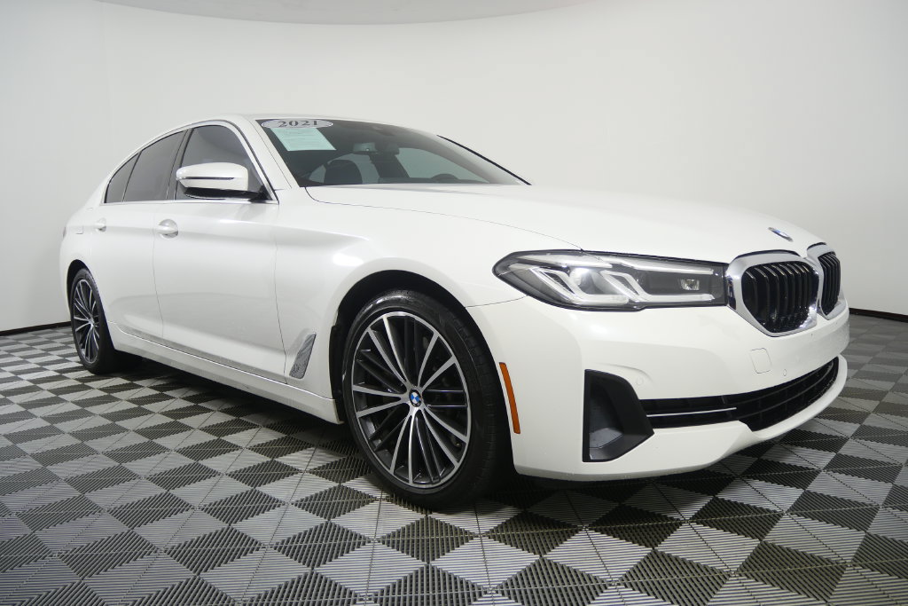 Used 2021 BMW 530i w/ Convenience Package RWD image 2
