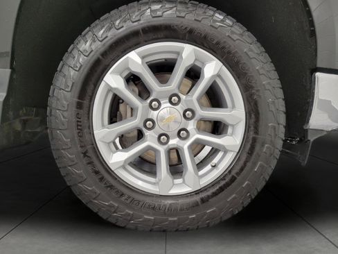 Used 2022 Chevrolet Silverado 1500 LT AWD/4WD image 4
