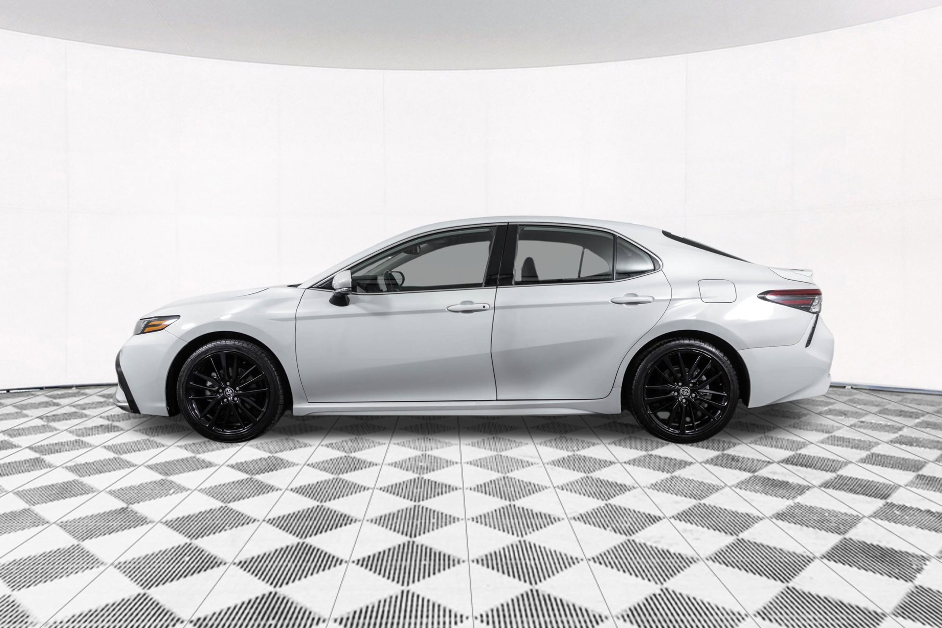 Used 2024 Toyota Camry XSE FWD image 14