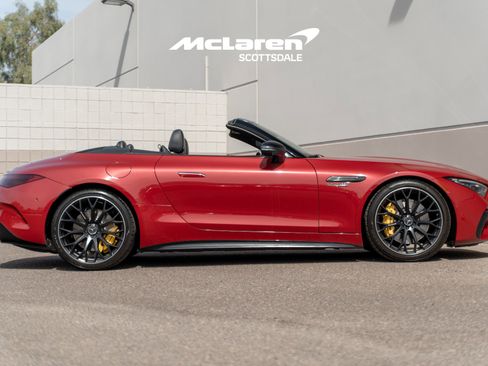 Used 2022 Mercedes-Benz SL 63 AMG 4MATIC w/ Driver Assistance Package image 8