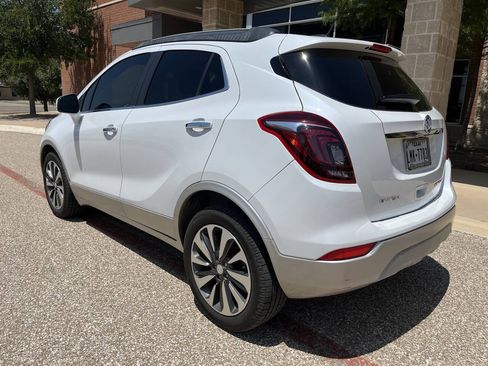 Used 2018 Buick Encore Essence FWD image 3