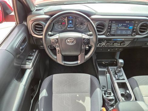 Used 2022 Toyota Tacoma TRD Off-Road AWD/4WD image 15