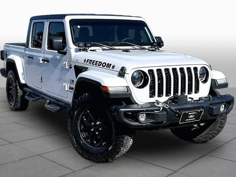 Used 2023 Jeep Gladiator Sport AWD/4WD image 3