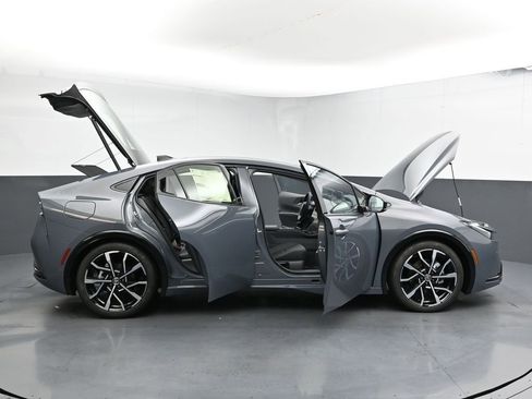 New 2025 Toyota Prius Plug-In Hybrid FWD image 38