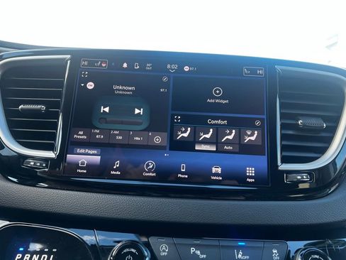 Used 2023 Chrysler Pacifica Touring-L FWD image 29