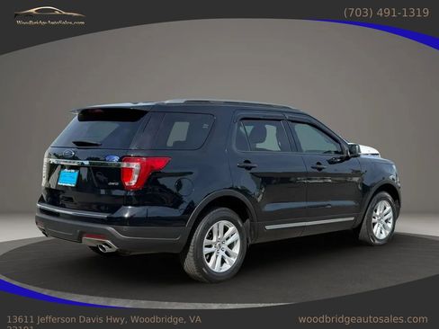 Used 2018 Ford Explorer XLT w/ Equipment Group 202A AWD/4WD image 4