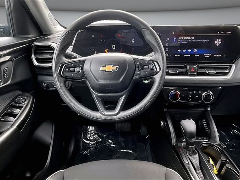Used 2025 Chevrolet TrailBlazer LT FWD image 8