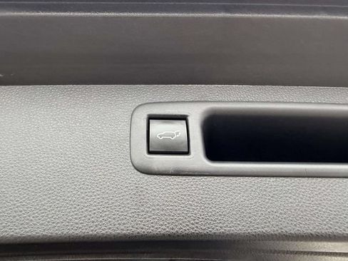 Used 2021 Toyota Highlander XSE AWD/4WD image 9