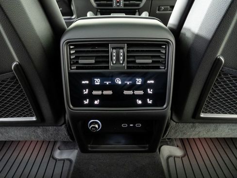 New 2026 Porsche Cayenne image 21