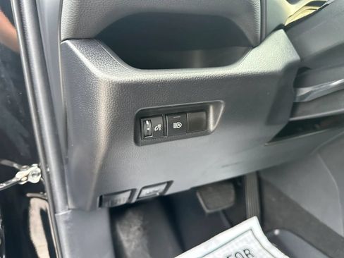 Used 2021 Toyota RAV4 XLE FWD image 11