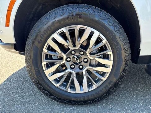 Used 2025 Chevrolet Tahoe Z71 AWD/4WD image 13