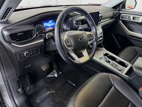 Used 2022 Ford Explorer XLT w/ Equipment Group 202A AWD/4WD image 17