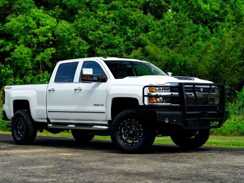 Used 2018 Chevrolet Silverado 2500 LTZ w/ Duramax Plus Package AWD/4WD image 2