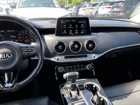 Used 2018 Kia Stinger Premium RWD image 15