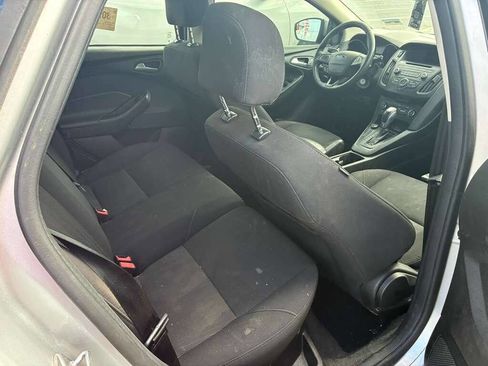 Used 2016 Ford Focus SE w/ SE Sport Package FWD image 6