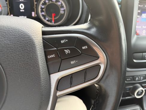 Used 2021 Jeep Cherokee Latitude Lux AWD/4WD image 19