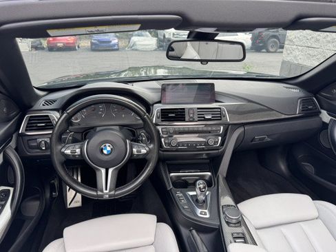 Used 2018 BMW M4 Convertible RWD image 21