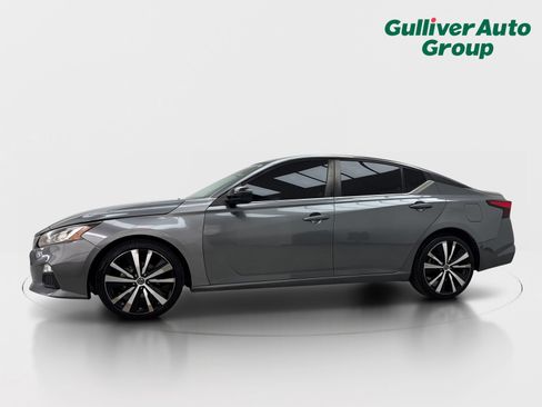 Used 2022 Nissan Altima 2.5 SR FWD image 2