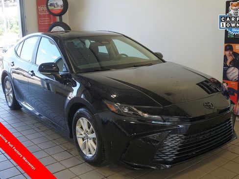 Used 2025 Toyota Camry LE FWD image 1