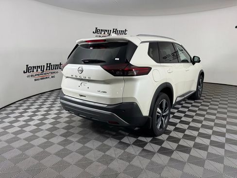 Used 2023 Nissan Rogue SL w/ SL Premium Package image 11