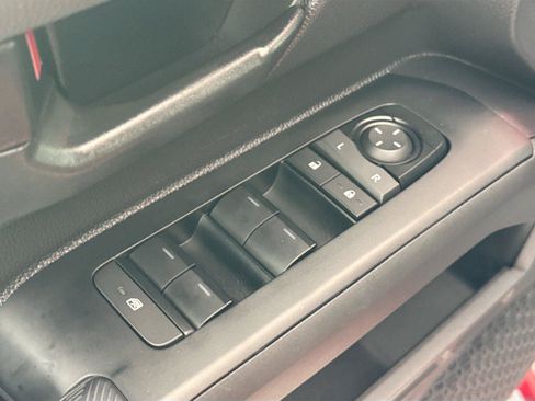 Certified 2025 Toyota Tacoma SR5 AWD/4WD image 28