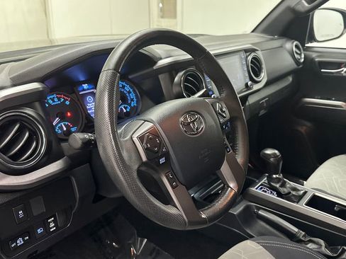 Certified 2020 Toyota Tacoma TRD Off-Road w/ Technology Package AWD/4WD image 18