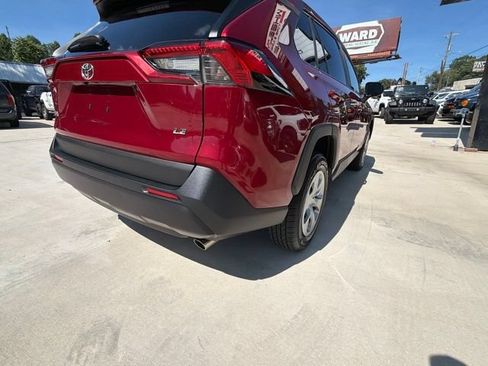 Used 2019 Toyota RAV4 LE FWD image 8