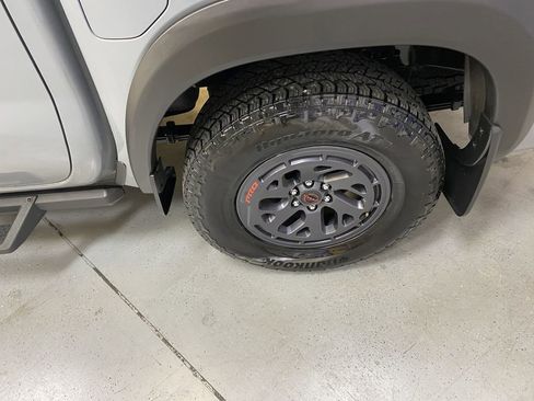 Used 2025 Nissan Frontier PRO-4X w/ Pro Convenience Package AWD/4WD image 12