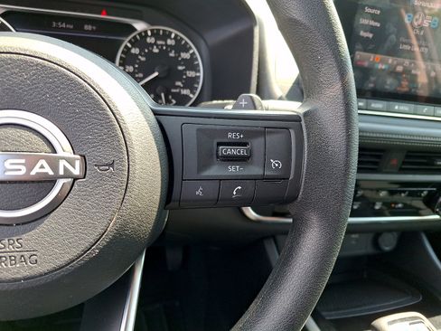Used 2024 Nissan Rogue S AWD/4WD image 21