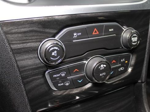 Used 2016 Chrysler 300 Limited image 18